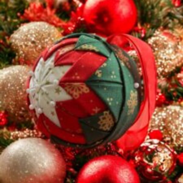 Vintage Christmas Bauble (gold star)