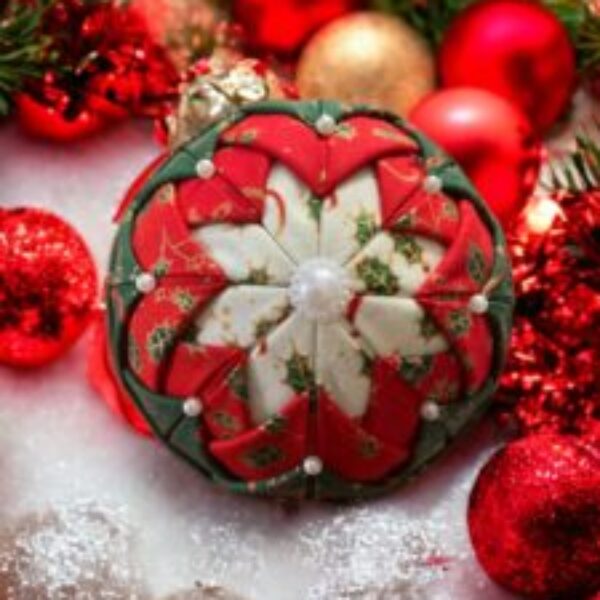 Vintage Christmas Bauble (holly)