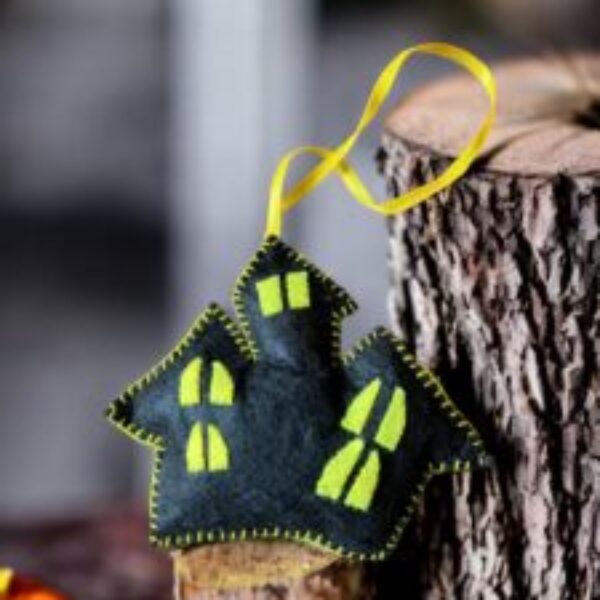 felt haunted house decoration