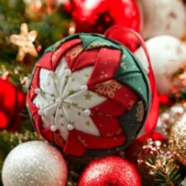 Vintage Christmas Bauble (gold star)