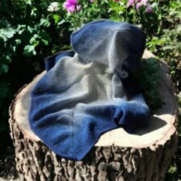 Crochet baby blanket (blue)