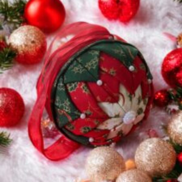 Vintage Christmas Bauble (holly)