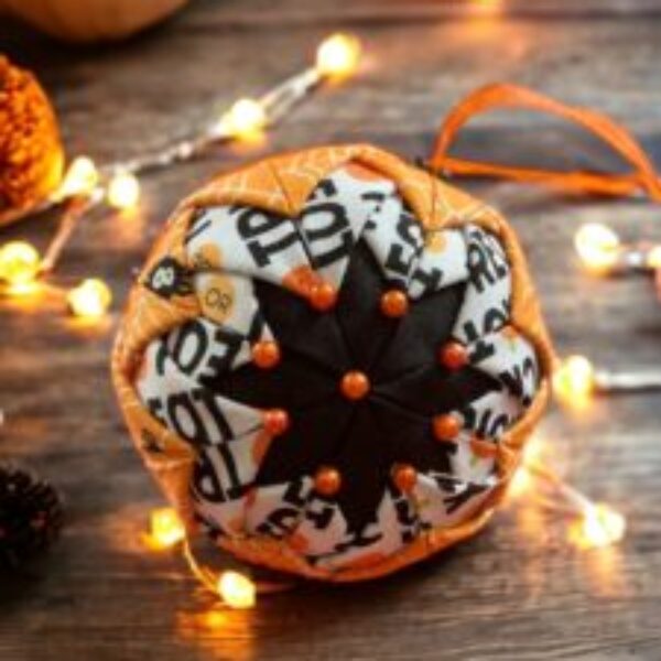 Halloween bauble (orange)
