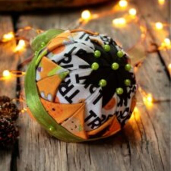 Halloween bauble (green)