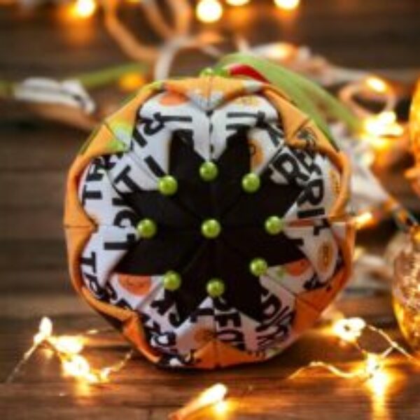 Halloween bauble (green)