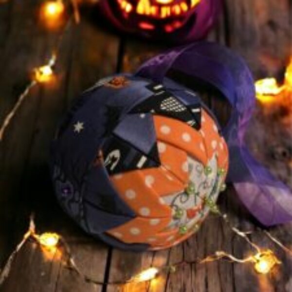 Halloween bauble (purple glow in the dark)