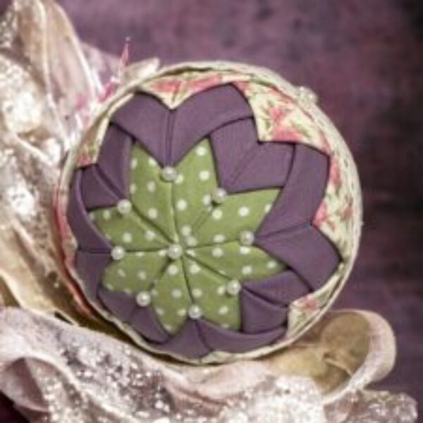 Wedding bauble (green spot)