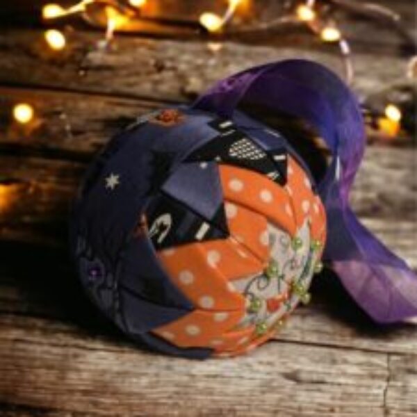 Halloween bauble (purple glow in the dark)