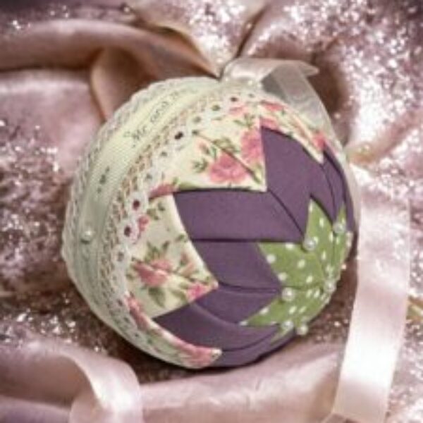 Wedding bauble (green spot)