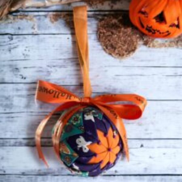 Halloween bauble (orange bow)