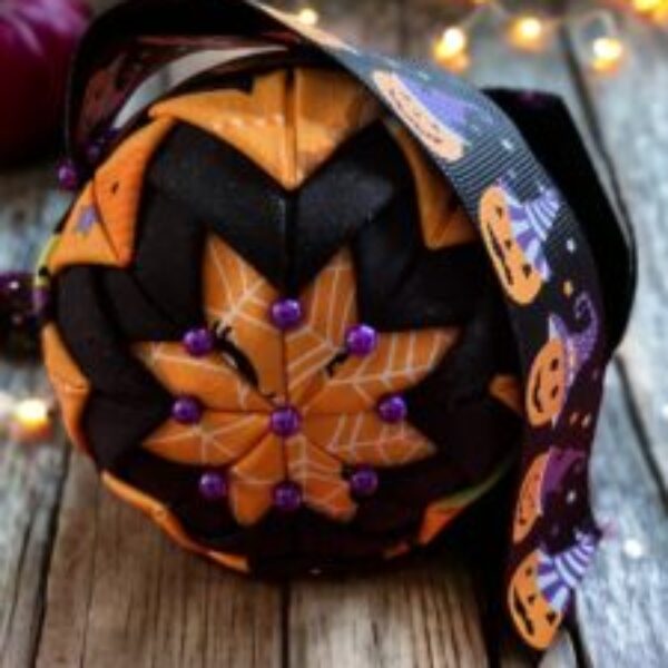 Halloween bauble (black/purple)