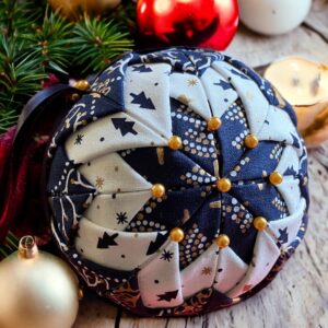 Vintage Christmas Bauble (gold/blue)