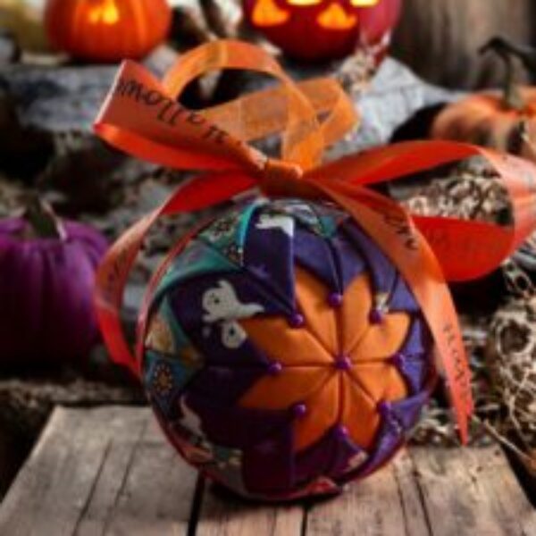 Halloween bauble (orange bow)